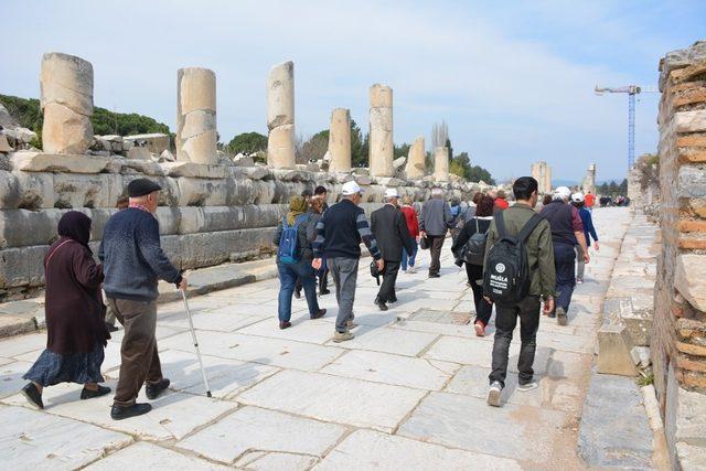 Büyükşehirden Yaşlılar Haftası’nda kültürel etkinlikler