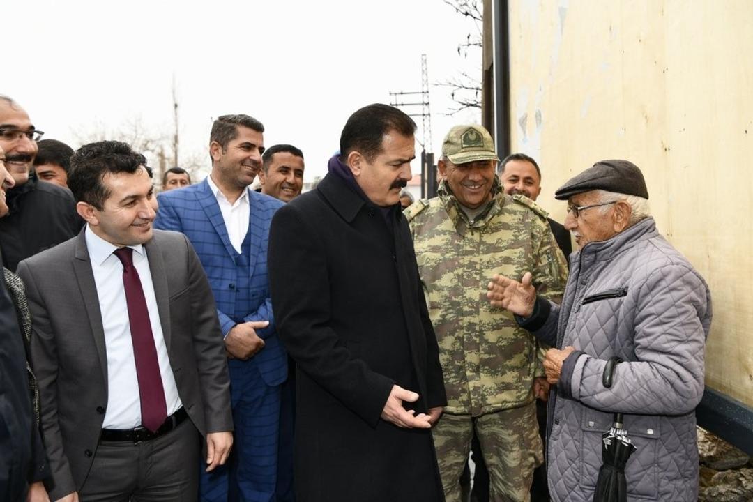 Vali Akbıyık, 400 yıllık tarihi camiyi ziyaret etti