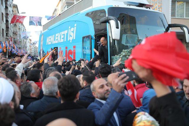 Soylu: PKK'ya bomba taşıyan adamın belediye meclis üyeliğinde ne işi var