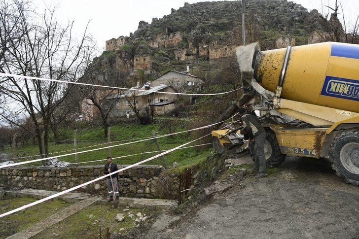 Vali Akbıyık, taziye evi, Kur’an kursu ve spor kompleksinin temel atma törenine katıldı G2