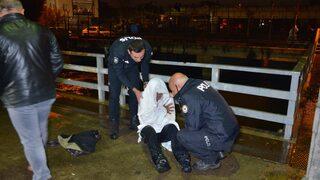 Seyhan Nehri’ne düşen adamı vatandaşlar kurtardı