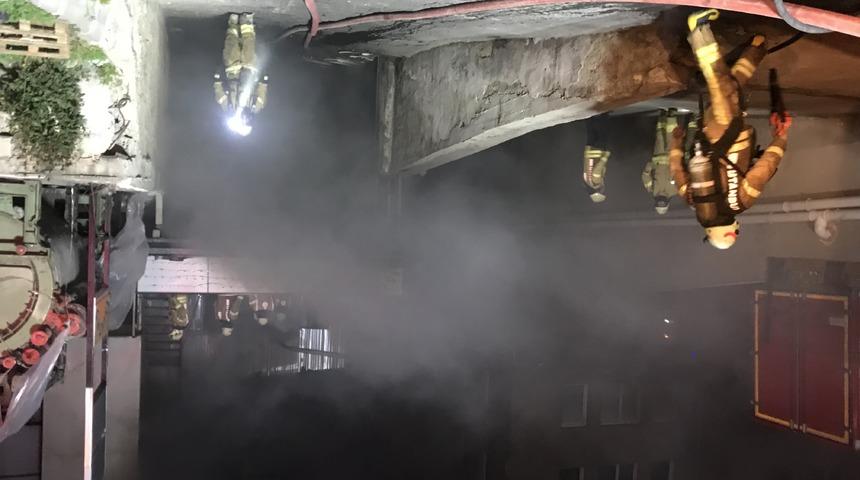 Beylikd&uuml;z&uuml;&rsquo;nde plastik fabrikasında yangın
