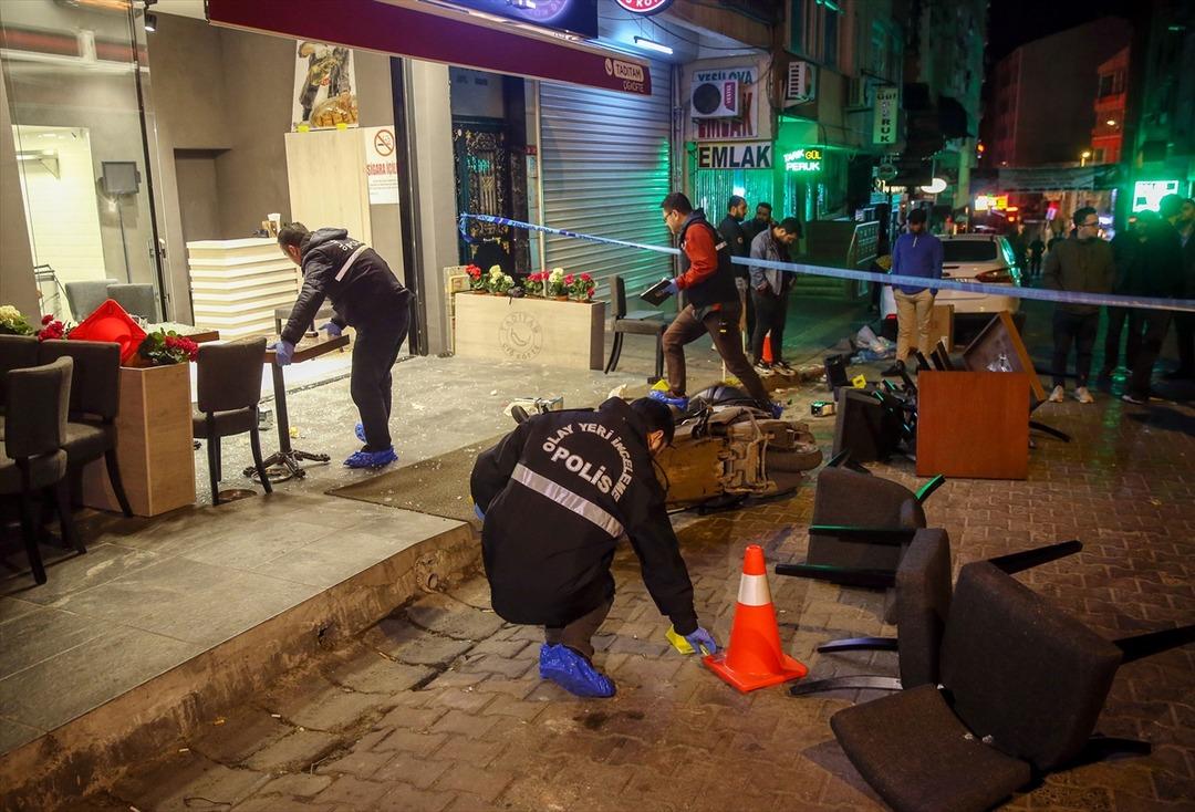 İstanbul'da bu sabah! Sokak savaş alanına d&ouml;nd&uuml;