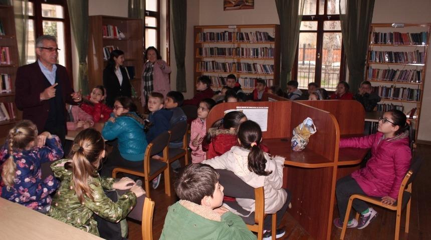 Bandırma Halk Kütüphanesi doldu taştı