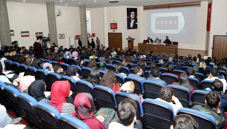 KAYÜ’de ’Geleceğin Dünyası’ Konulu Panel Düzenlendi G2