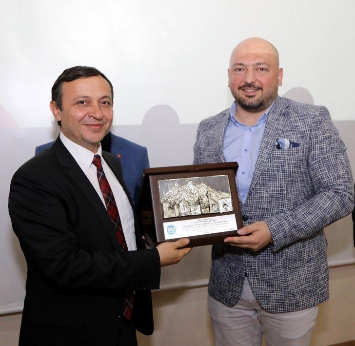 KAYÜ’de ’Geleceğin Dünyası’ Konulu Panel Düzenlendi G4