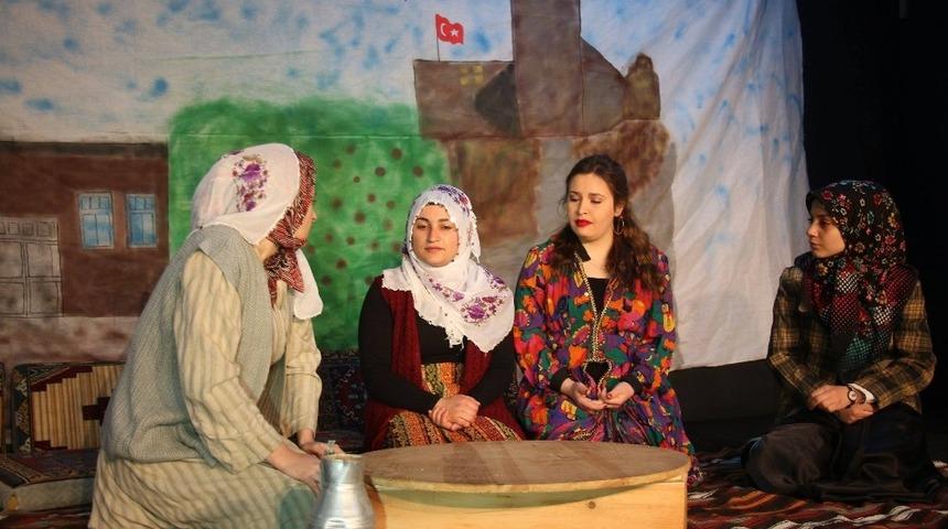 K&uuml;&ccedil;&uuml;k Sahne Tiyatrosu Atat&uuml;rk İlkokulunda yaşayacak