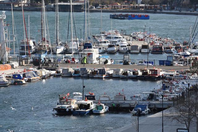 Gökçeada ve Bozcaada'ya feribot seferleri iptal