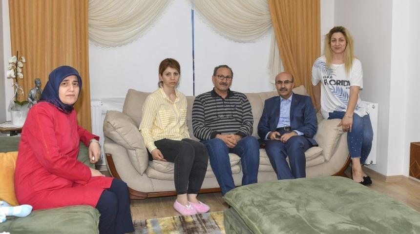 Vali Demirtaş: "T&uuml;m şehitlerin aziz hatıralarına sahip &ccedil;ıkacağız"