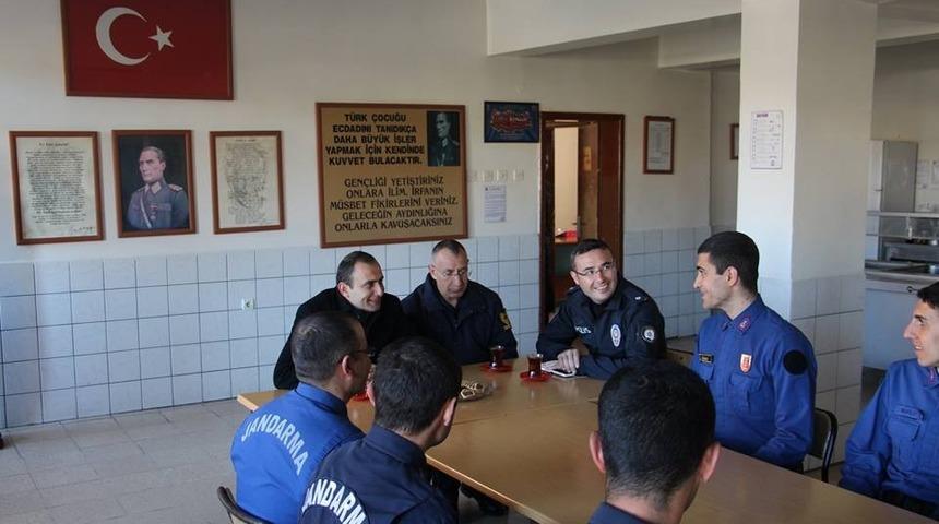 Kaymakam Abbasoğlu: Hepimiz vatan i&ccedil;in, &uuml;lke b&uuml;t&uuml;nl&uuml;ğ&uuml; i&ccedil;in &ccedil;alışan hizmet erleriyiz