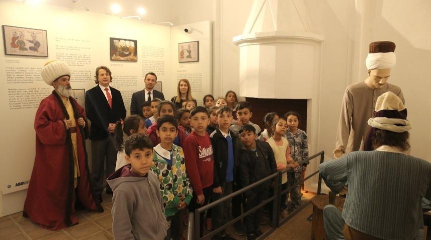 Trakya &Uuml;niversitesiden &lsquo;G&ouml;n&uuml;l El&ccedil;ileri-&Ccedil;ocuk Akademisi&rsquo; projesi