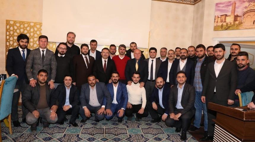 AK Gen&ccedil;likten vefa buluşması