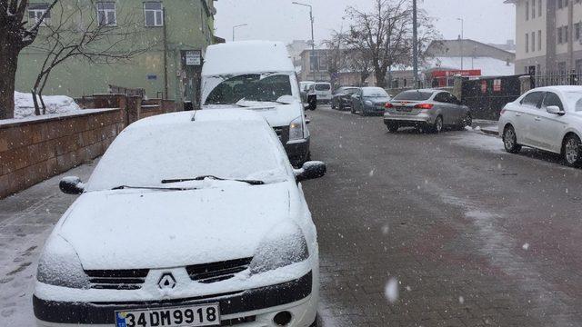 Karlıova’da kar yağışı yeniden başladı