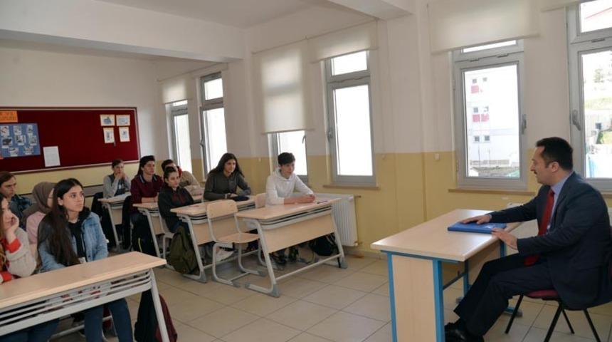 Vali Şent&uuml;rk, &ouml;ğrencilerle bir araya geldi