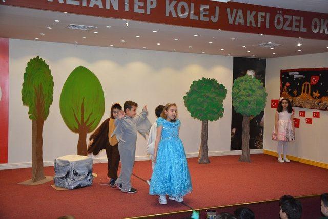 Kitapların kanatları Gaziantep Kolej Vakfında sahnelendi