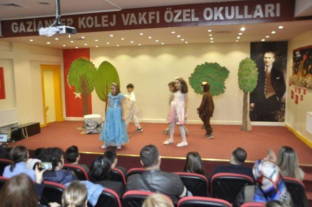 Kitapların kanatları Gaziantep Kolej Vakfında sahnelendi