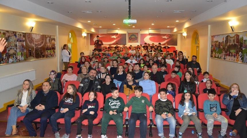 Kitapların kanatları Gaziantep Kolej Vakfında sahnelendi