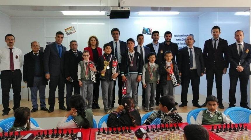 Hızlı Satran&ccedil; Turnuvası d&uuml;zenlendi