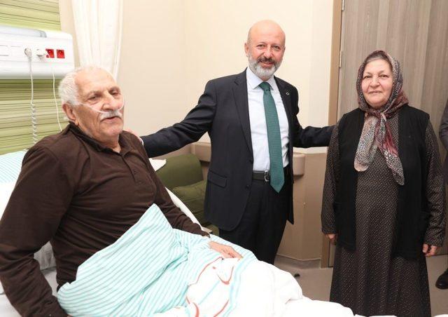 Başkan Çolakbayrakdar’dan hastalara moral ziyareti
