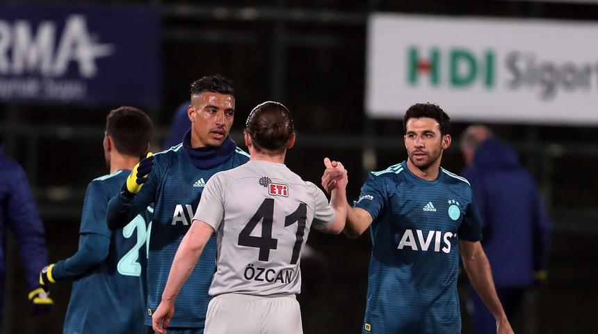 Fenerbahçe'de 2 gol atan İsmail Köybaşı sosyal medyayı salladı