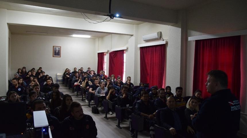 Düzce Üniversitesi’nde acil durumlarda güvenli müdahale teknikleri anlatıldı