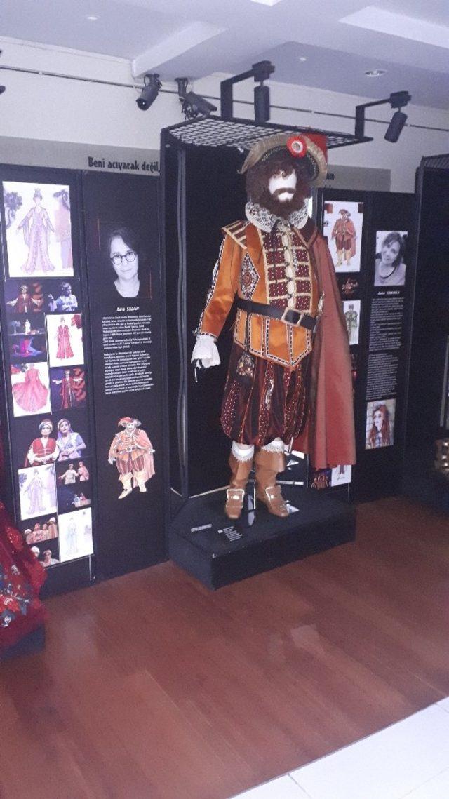 Adana Devlet Tiyatrosu’ndan kostüm sergisi