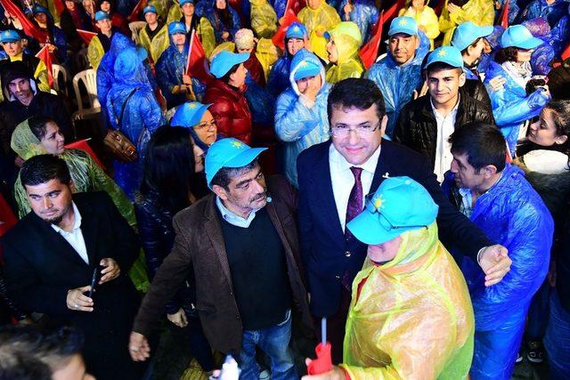 Mehmet Tosun’a yağmur altında büyük destek