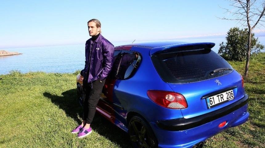 Yusuf Yazıcı arabasını bordo maviye boyadı