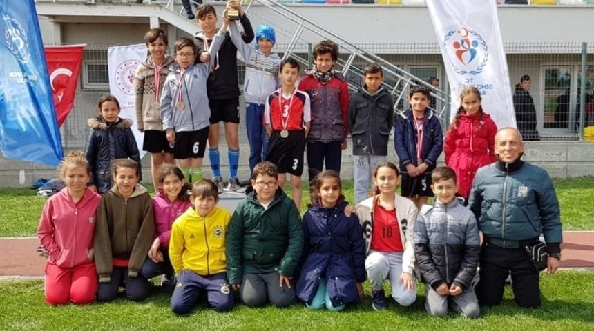 Burhaniyeli atletler il&ccedil;enin gururu oldu