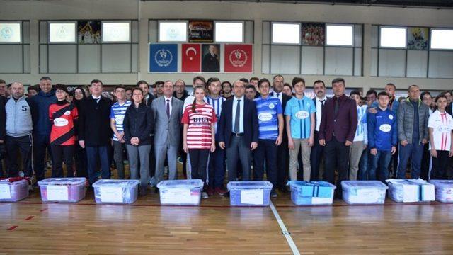 Biga’da sporculara malzemesi desteği