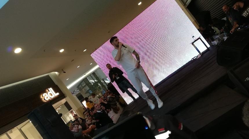 İdo Tatlıses&rsquo;ten Forum Erzurum ziyaret&ccedil;ilerine &ouml;zel performans