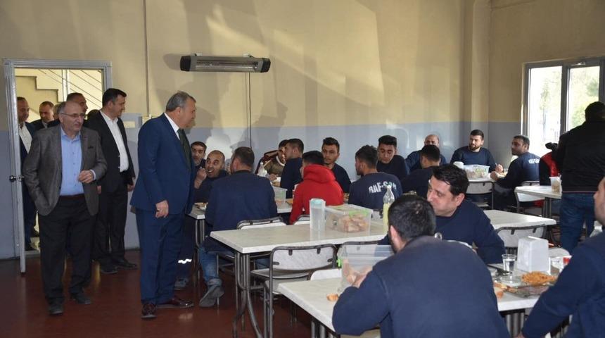 Başkan &Ccedil;er&ccedil;i OSB&rsquo;deki iş&ccedil;ilerle buluştu