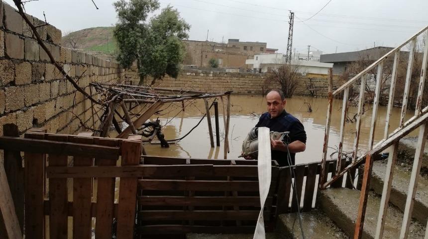 Dere yatağı taştı, mahalle sular altında kaldı