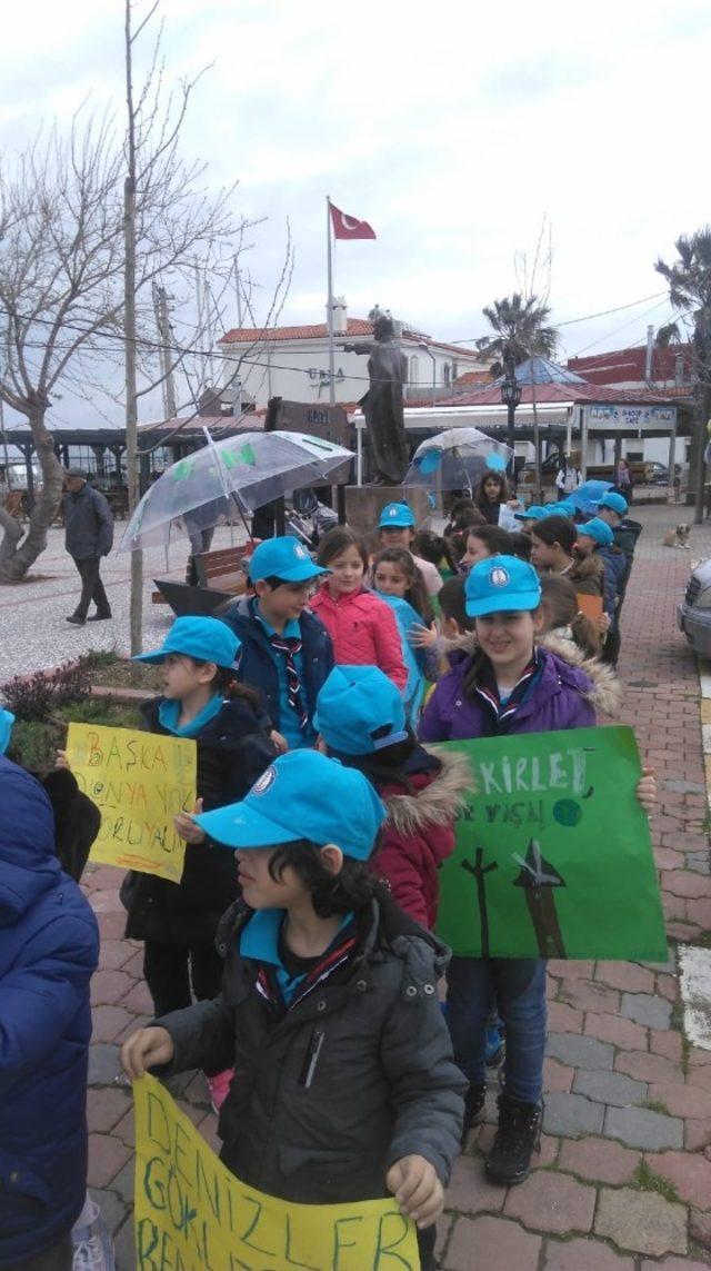 TED İzmir Kolejinden iklim için okul grevine 100 öğrencisiyle destek