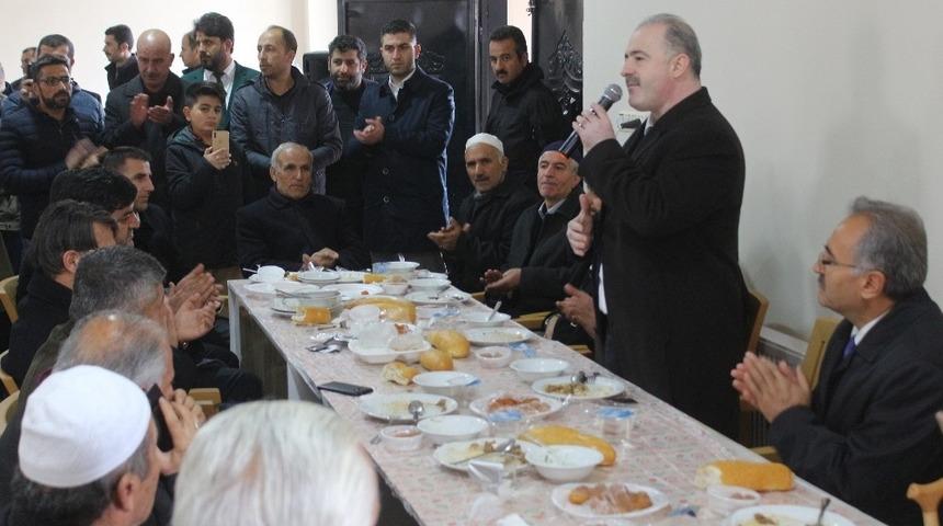Tuşba Belediye Başkanı Özgökçe, mevlit programına katıldı