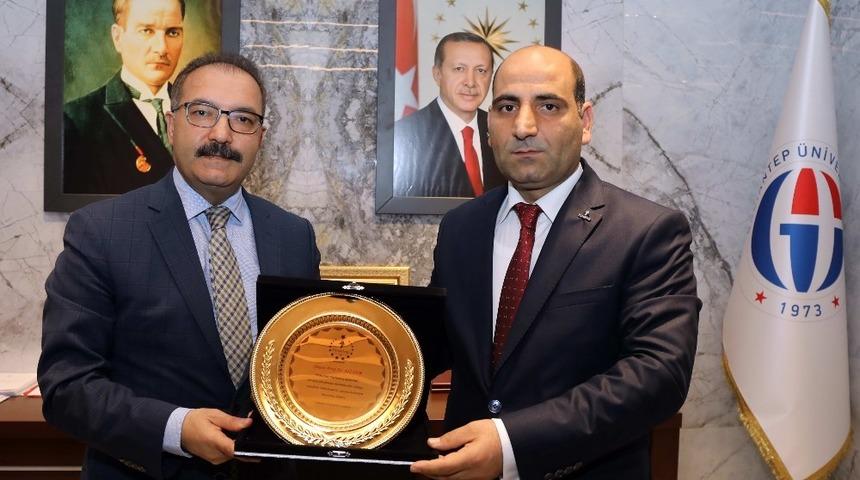 T&Uuml;MSİAD y&ouml;netiminden Rekt&ouml;r G&uuml;r&rsquo;e ziyaret