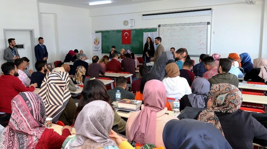 AİÇÜ’de Kitap Ödüllü Lugat Bilgisi ve Osmanlıca Okuma Yarışması düzenlendi