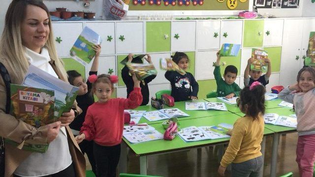 SSAUMDER’den öğrencilere kırtasiye ve spor malzeme yardımı devam ediyor