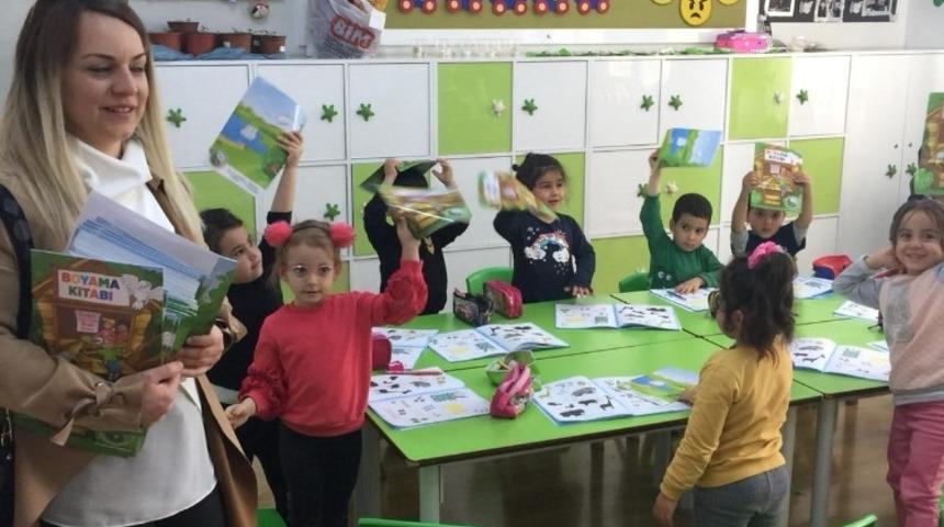 SSAUMDER&rsquo;den &ouml;ğrencilere kırtasiye ve spor malzeme yardımı devam ediyor