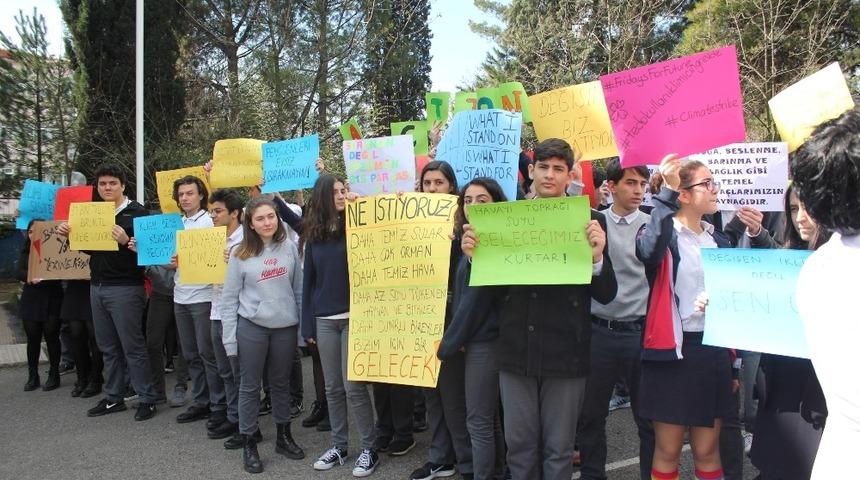 TED öğrencileri iklim değişikliğine karşı grev yaptı