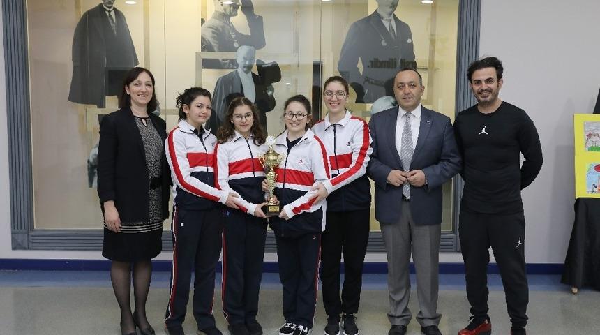 Sanko Okulları kız y&uuml;zme takımı il şampiyonu oldu