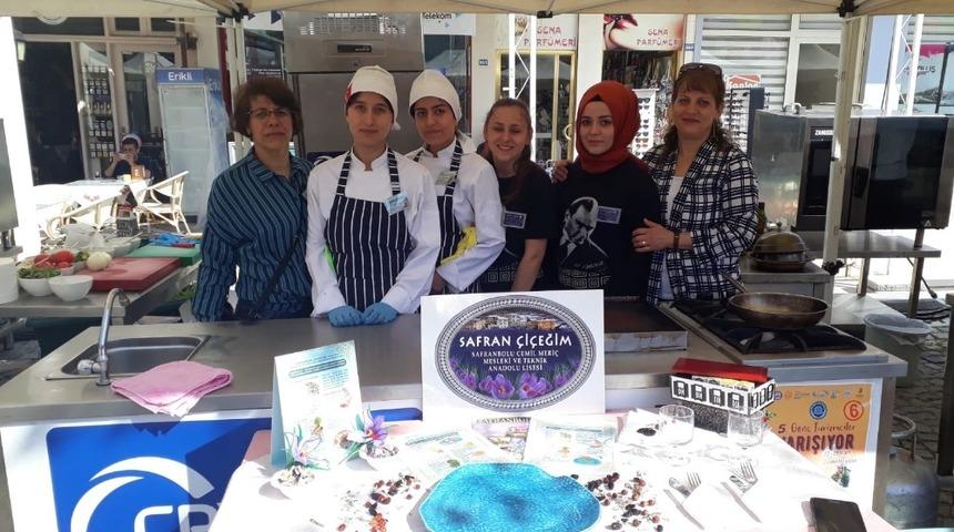 Safranbolulu &ouml;ğrenciler &Ccedil;eşme&rsquo;den &ouml;d&uuml;lle d&ouml;nd&uuml;