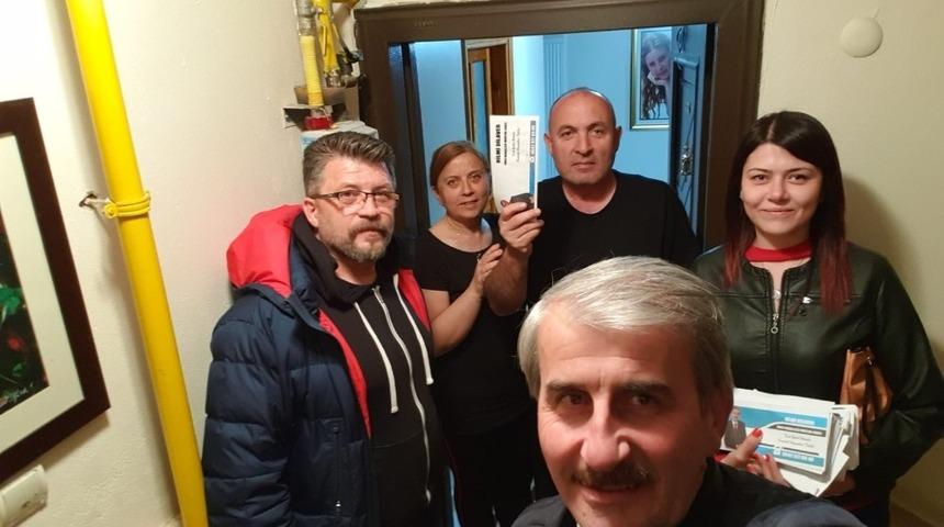 Muhtar adayı Dilaver, kapı kapı geziyor