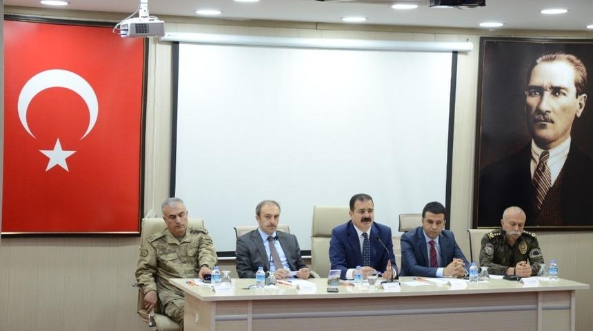 Hakkari&rsquo;de muhtarlar toplantısı yapıldı