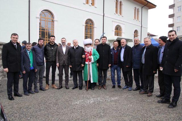 Rize’de taşınan eski Orta Cami yeni yerinde ibadete açıldı