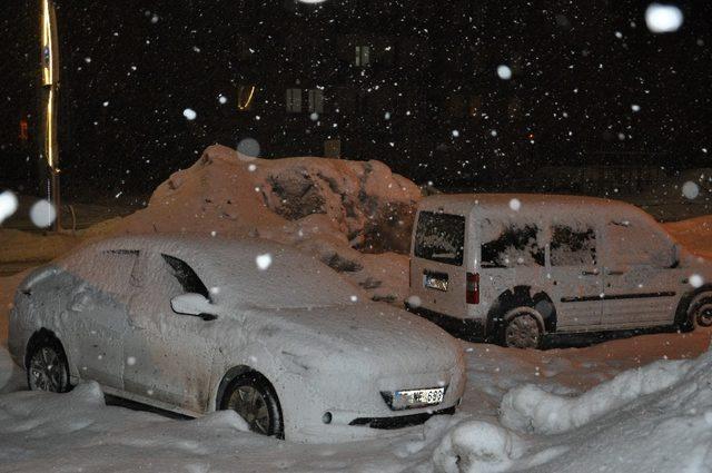 Yüksekova beyaza büründü