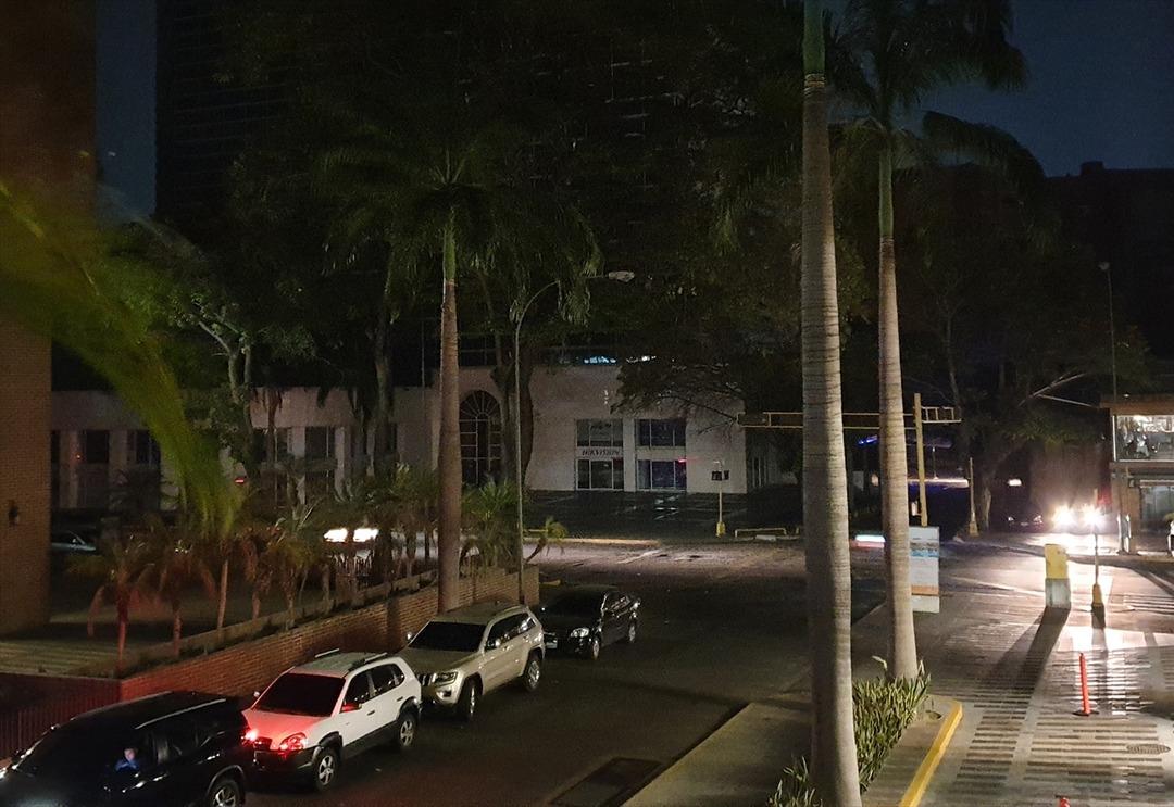 &Uuml;lkenin b&uuml;y&uuml;k b&ouml;l&uuml;m&uuml; yeniden karanlığa g&ouml;m&uuml;ld&uuml; 