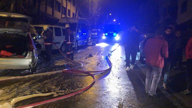 Başkent’te zincirleme trafik kazası: 1 araç yandı 1 kişi de yaralandı