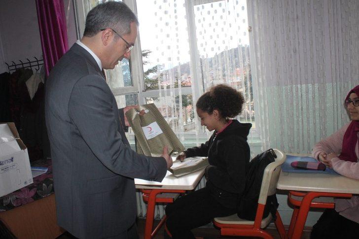 Kızılay, Tosya’da öğrencilere diş fırçası ve macun dağıttı G4