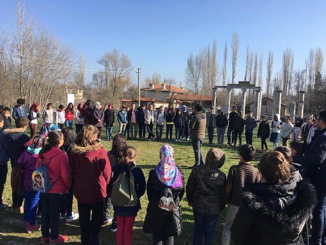 İmam Hatip öğrencilerinden Aizanoi Antik Kenti gezisi